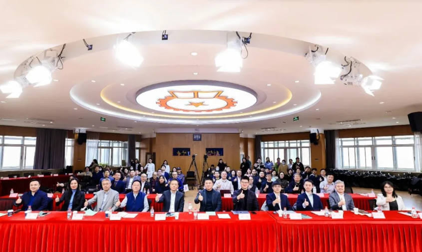 “数智同频，AI共生”2025数据分析行业专家论坛圆满召开